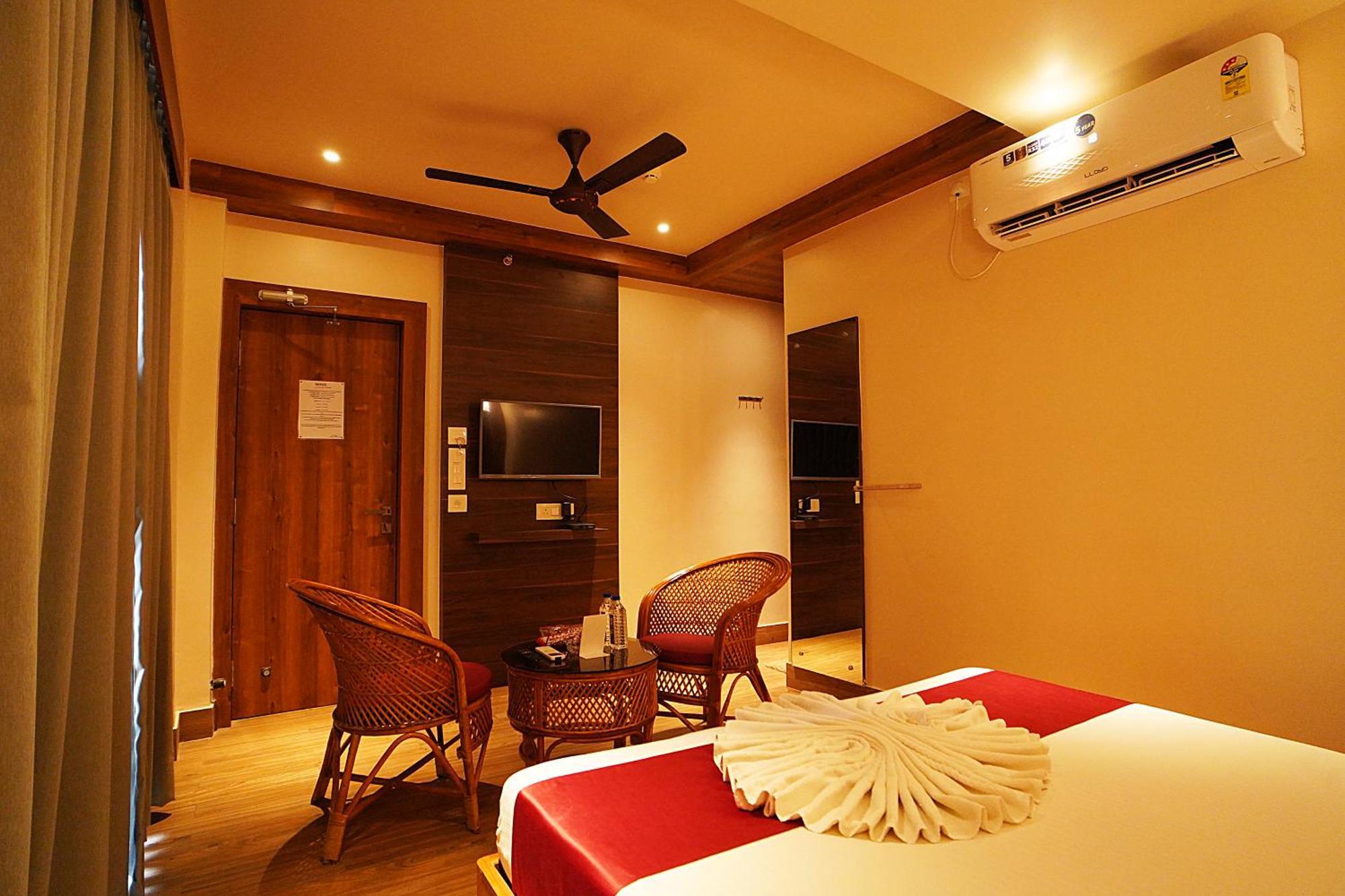 Blue Waves Hotel Tajpur Екстер'єр фото