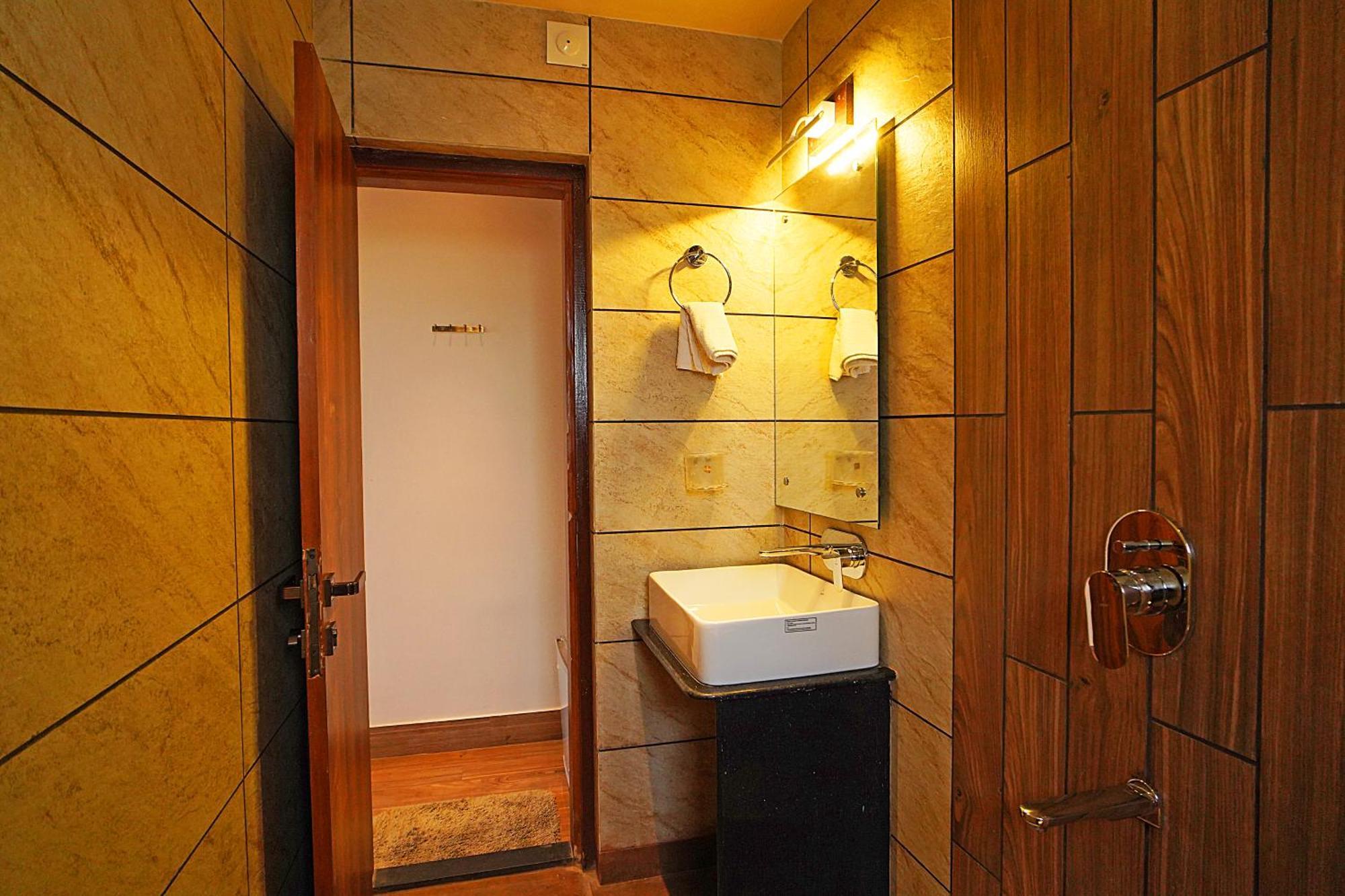 Blue Waves Hotel Tajpur Екстер'єр фото